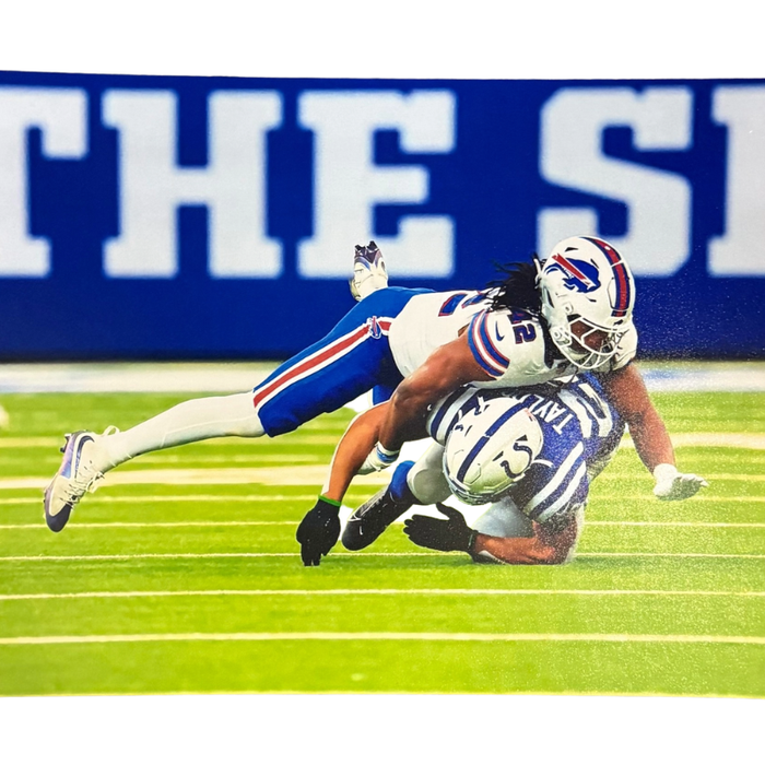 Dorian Williams Unsigned Tackling Taylor 8x10 Photo