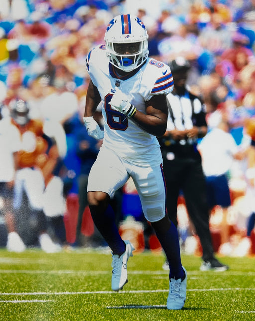 Isaiah McKenzie Running In White Unsigned 8x10 Photo CLEARANCE TSE Buffalo 