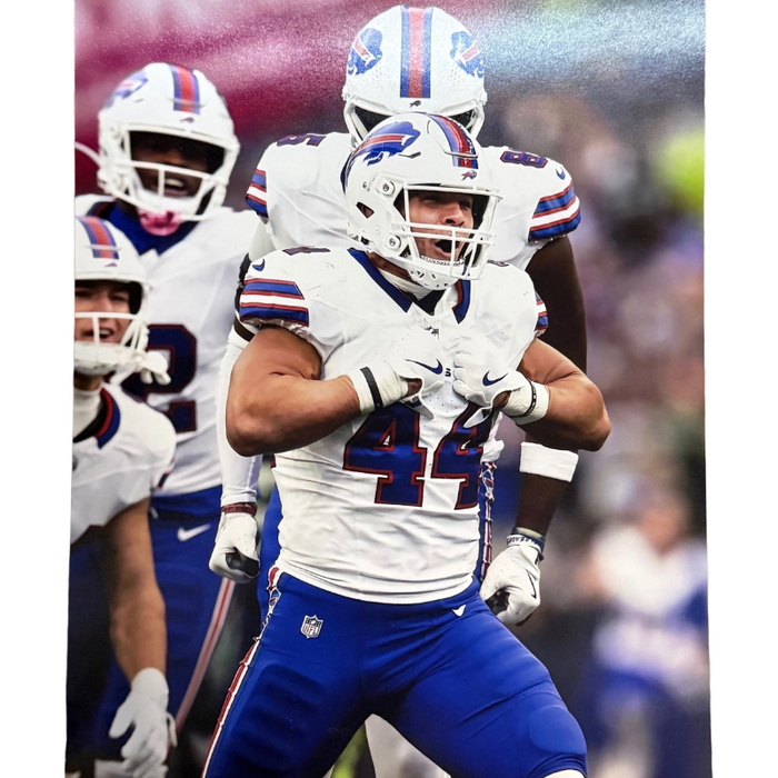 Joe Andreessen Unsigned Grabbing Chest 8x10 Photo