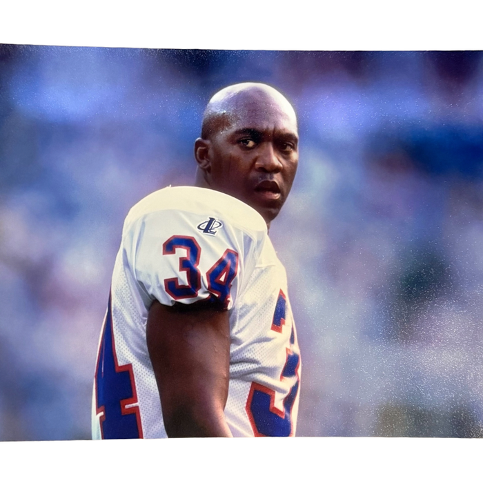 Thurman Thomas Unsigned Looking Over Shoulder Up 8x10 Photo